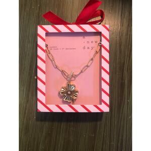 A New Day NWT 18" plus 3" Extender 4 Leaf Clover Locket Gold Tone Necklace